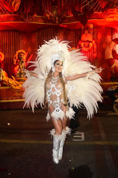 Fantasia de Fernanda Lacerda no desfile da Gaviões da Fiel