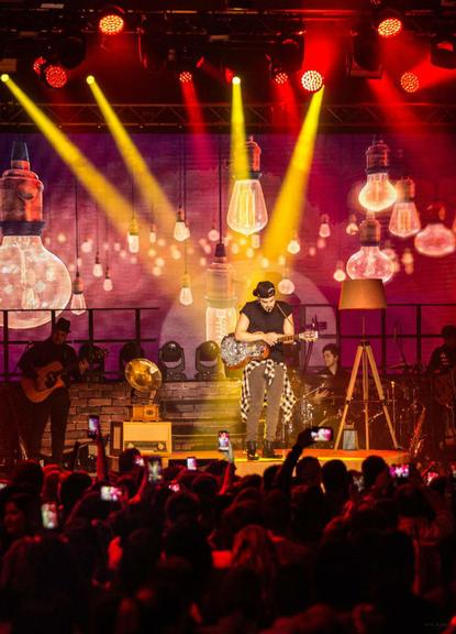 Luan Santana emociona público em show na Suíça