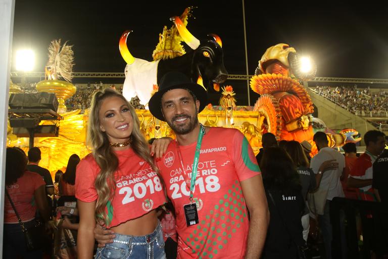 Jessica Rodrigues e Latino no Camarote Grande Rio 