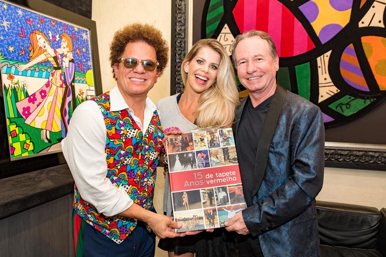 João Passos recebe seus convidados no lançamento de livro em Miami