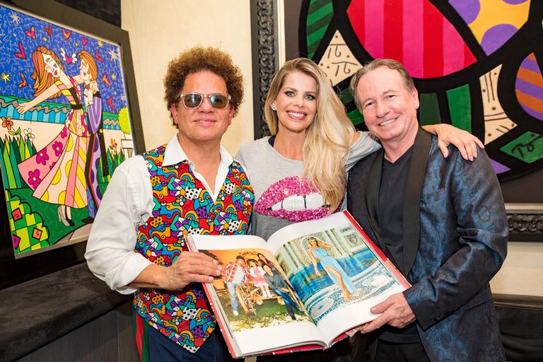 João Passos recebe seus convidados no lançamento de livro em Miami
