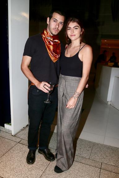 Antônio Benicio assume namoro com Sophie Wie