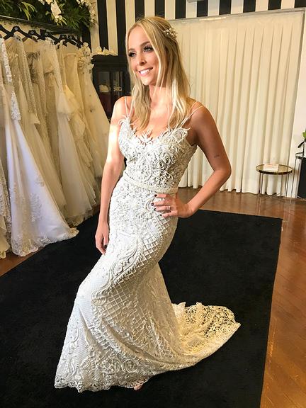 Estilista revela detalhes do vestido de noiva de Tata Estaniecki
