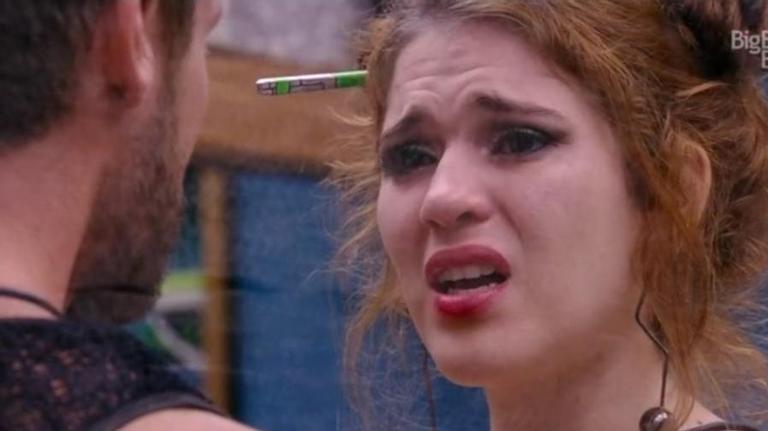 Ana Clara chora por Breno