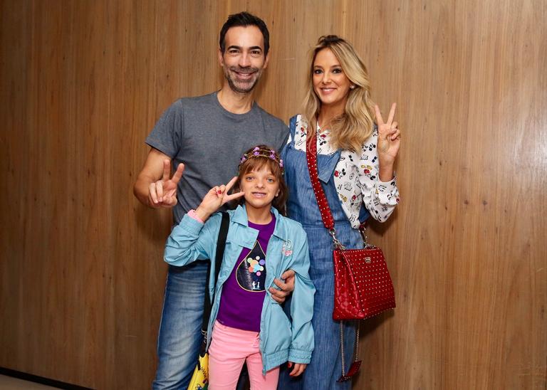 Rafa Justus se diverte com a família em pré-estreia de O Zoo da Zu