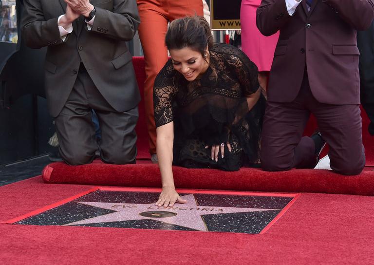 Eva Longoria ganha estrela na Calçada da Fama de Hollywood