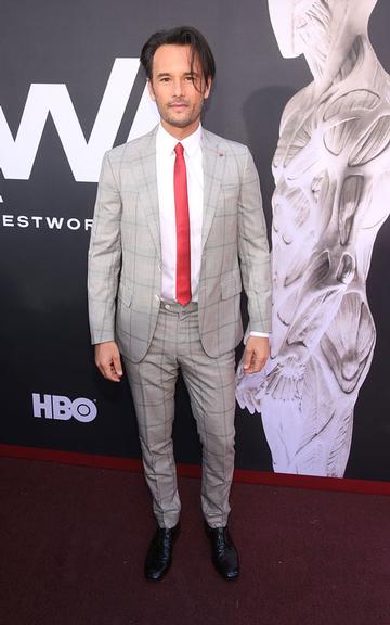 Em L.A, Rodrigo Santoro vai a lançamento de 2°temporada de Westworld