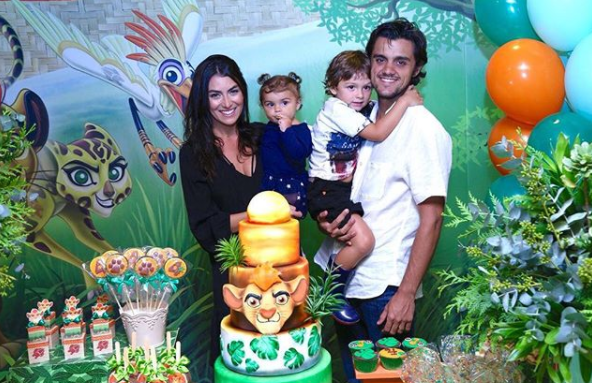 Felipe Simas e Mariana Uhlmann comemoram aniversário de 4 anos do filho