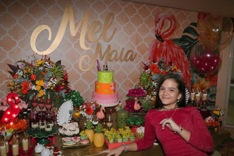 Mel Maia ganha festa surpresa no aniversário de 14 anos