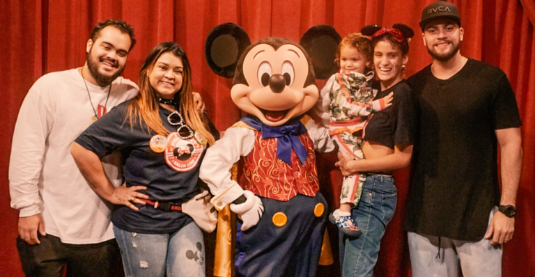 Preta Gil leva a neta pela primeira vez à Disney