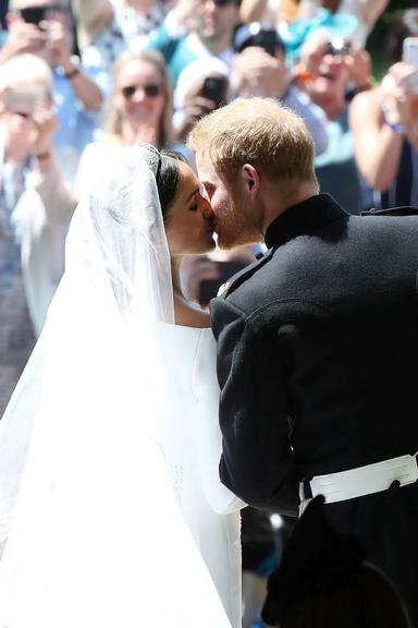 Meghan Markle e príncipe Harry estão oficialmente casados