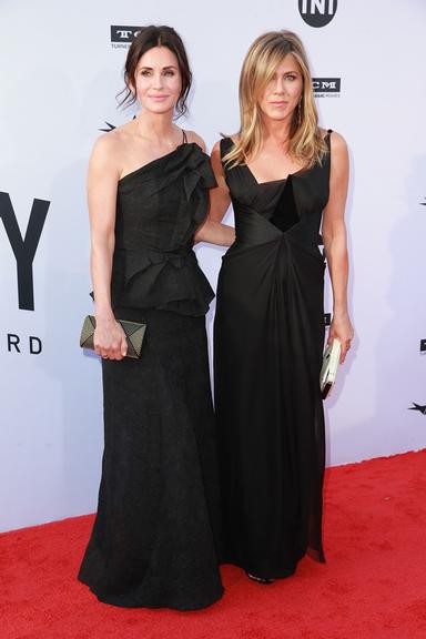 Jennifer Aniston e Courtney Cox se reencontram durante premiação