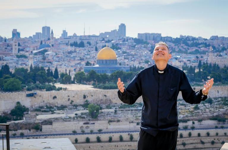 Padre Marcelo Rossi visita Jerusalém