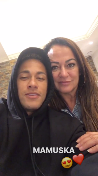 Neymar Jr. recebe a família e amigos na Rússia