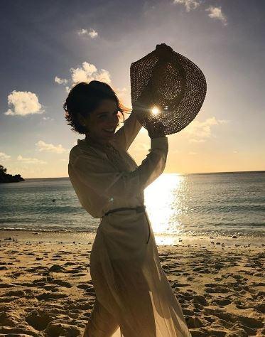 Atriz Sabrina Petraglia no Four Seasons nas paradísiacas ilhas Seychelles