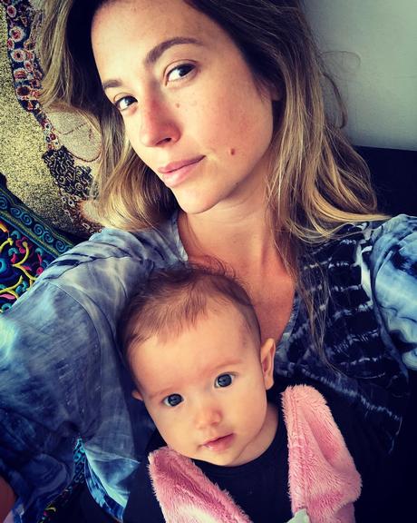 Juliana Didone encanta seguidores com foto da filha, Liz