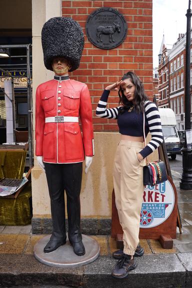 A convite da Twinings, Mariah Bernardes se encantou por Londres e a loja da marca