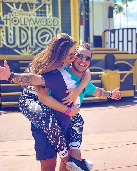 Thammy Miranda e Andressa Ferreira se divertem em Orlando