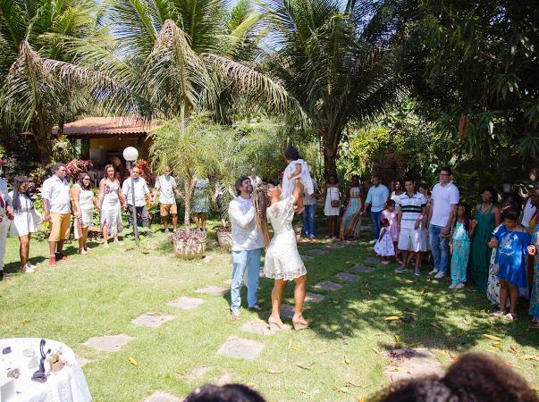 Juliana Alves comemora batismo de Yolanda