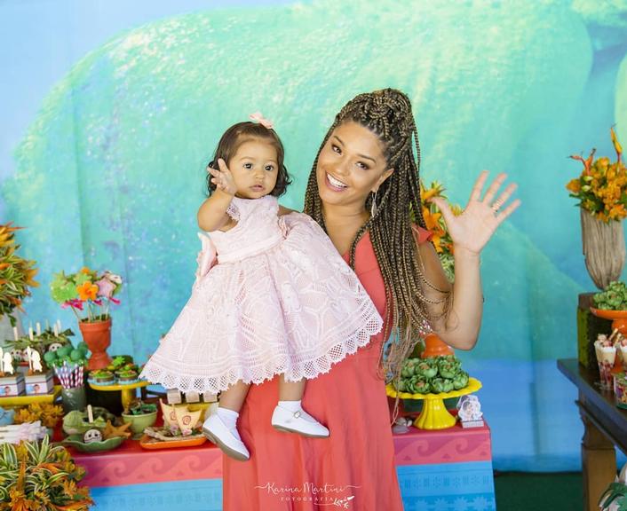 Juliana Alves faz festão de aniversário para filha, Yolanda