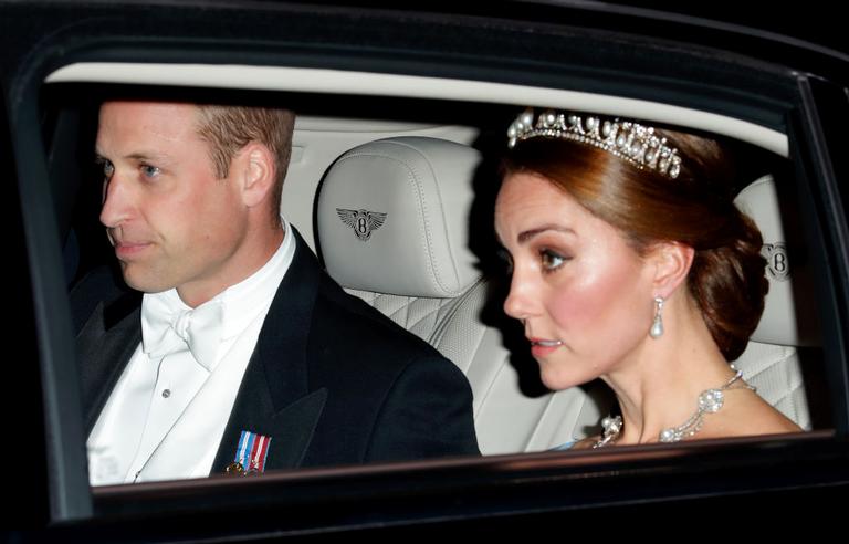 Kate Middleton usa joias em homenagem a princesa Diana em evento