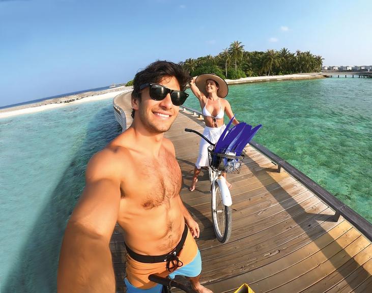 Deborah Secco e Hugo Moura abrem álbum de viagem às Ilhas Maldivas
