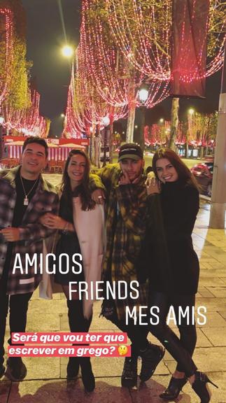 Neymar Jr. curte noite com amigos em Paris