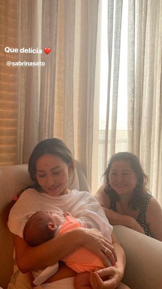 Sabrina Sato encanta em novas fotos com a filha, Zoe