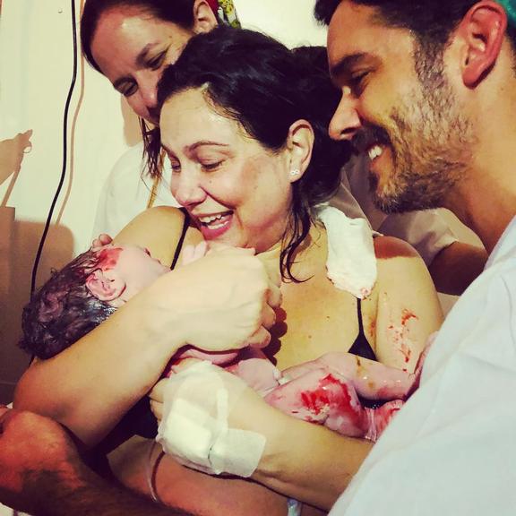 Aline Fanju dá à luz sua primeira filha, Teresa