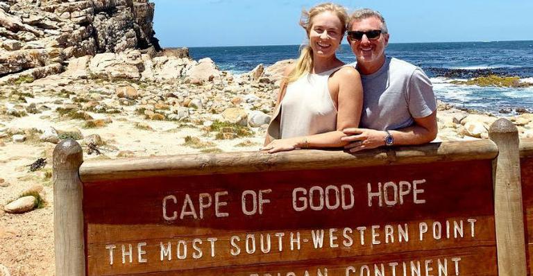 Angélica e Luciano Huck curtem viagem em família para a África do Sul