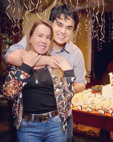 Zilu Camargo celebra aniversário do filho, Igor 