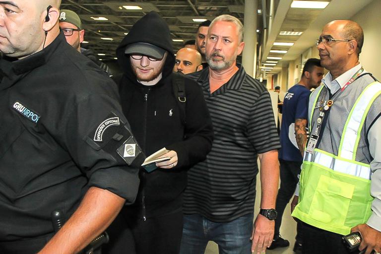 Ed Sheeran desembarca no Brasil para turnê 