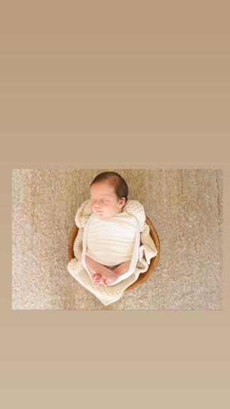 Luma Costa mostra fotos do ensaio newborn do filho, Eduardo