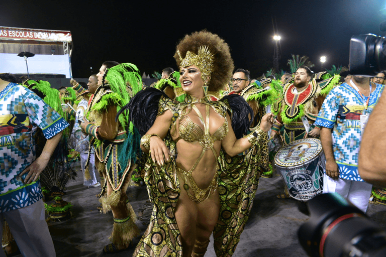 Viviane Araújo no desfile da Mancha Verde