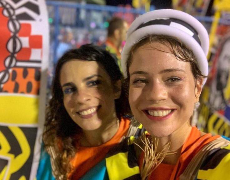 Após desfile com críticas sociais, Leandra Leal se emociona ao falar da Mangueira: ''Foi lindo''