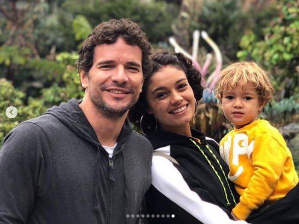 Sophie Charlotte e Daniel de Oliveira levam o filho de 2 anos para passar férias na Disney