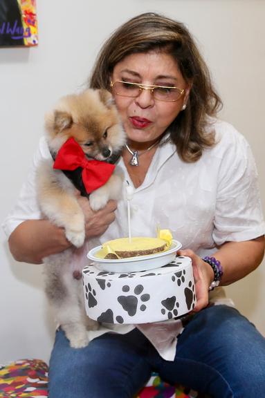 Roberta Miranda celebra aniversário do seu cãozinho com festa luxuosa