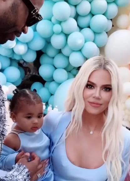 Khloé Kardashian celebra o primeiro aniversário da filha