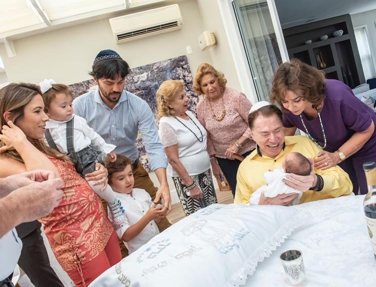 Silvio Santos celebra circuncisão do neto Senor