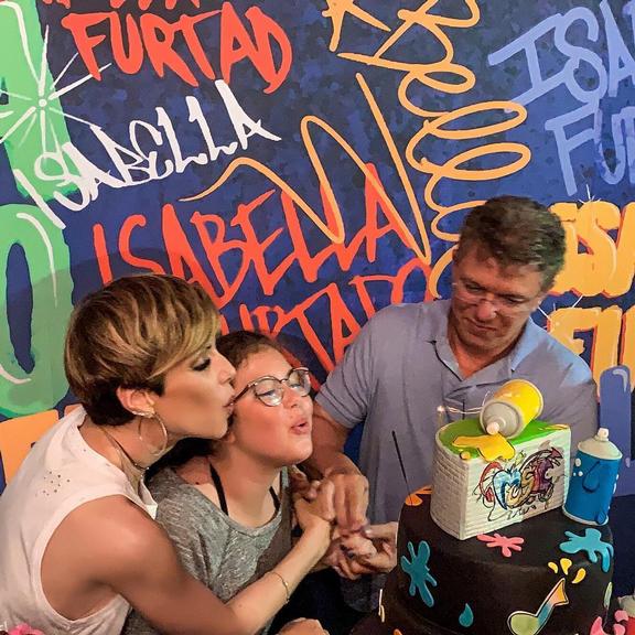 Ana Furtado e Boninho comemoram o aniversário da filha