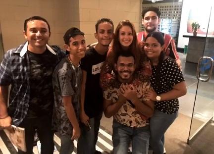 Marina Ruy Barbosa ganha surpresa dos fãs após gravação