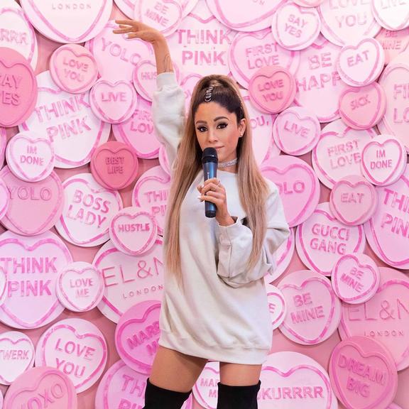 Ariana Grande ganha nova estátua em museu e não agrada fãs 