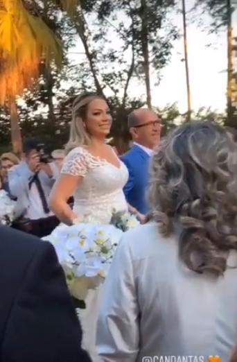 Carol Dantas e Vinicius Martinez se casam no interior de São Paulo