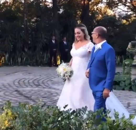 Carol Dantas e Vinicius Martinez se casam no interior de São Paulo