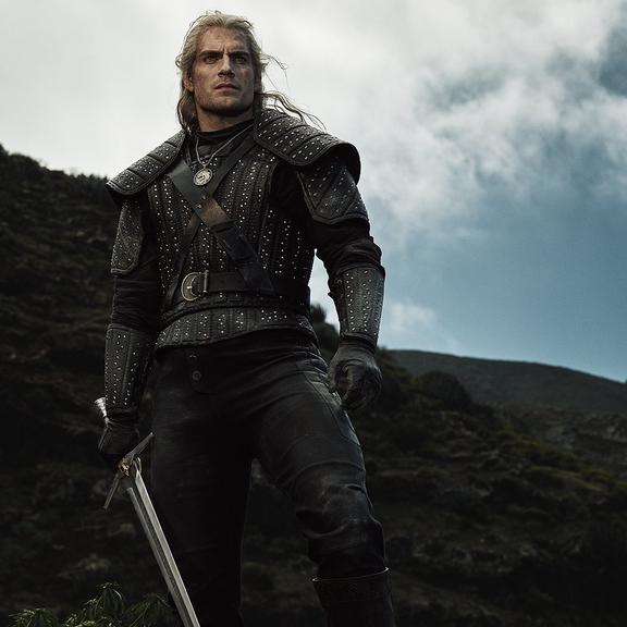 Netflix divulga primeiras imagens de “The Witcher”, série com Henry Cavill