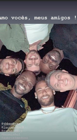 Neymar Jr, Gabriel Medina e Luciano Huck se reúnem em festa
