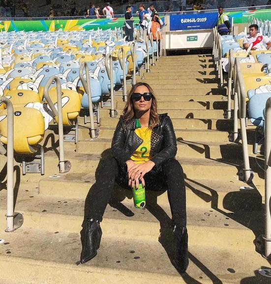 Thaíssa Carvalho no jogo do Brasil