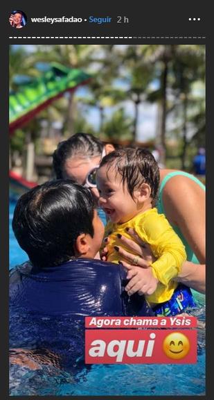 Filhos do Wesley Safadão se divertindo em parque aquático 