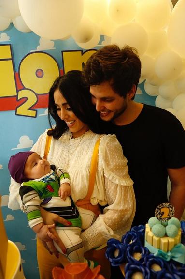 Jade Seba e Bruno Guedes com o filho Zion
