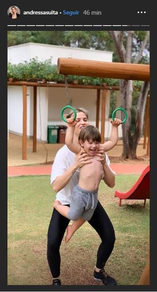 Andressa Suita brinca com os filhos em parquinho 